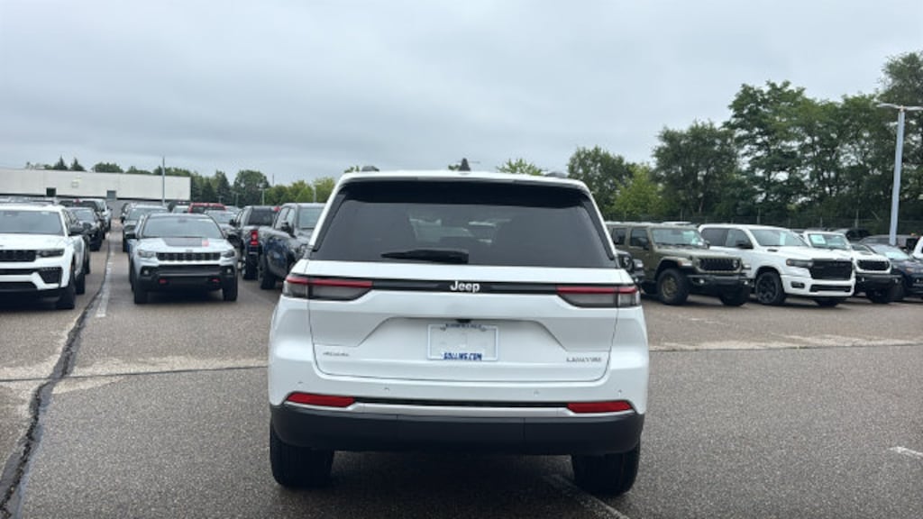 New 2027 Jeep Grand Cherokee LIMITED 4X4 Sport Utility