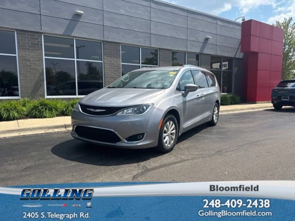 Used 2018 Chrysler Pacifica Touring L Plus Minivan/Van