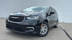 2026 Chrysler Pacifica Select Passenger Van