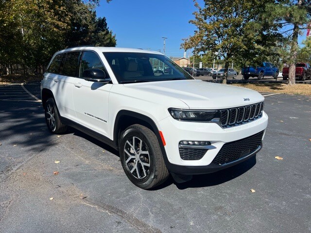 2024 Jeep Grand Cherokee Limited photo 3