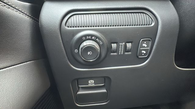2025 Jeep Grand Wagoneer Series II - Photo 12