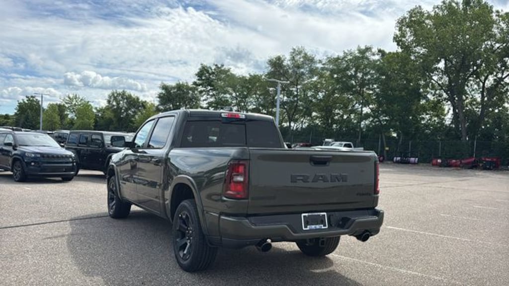 New 2027 Ram 1500 BIG HORN CREW CAB 4X4 5'7 BOX Pickup
