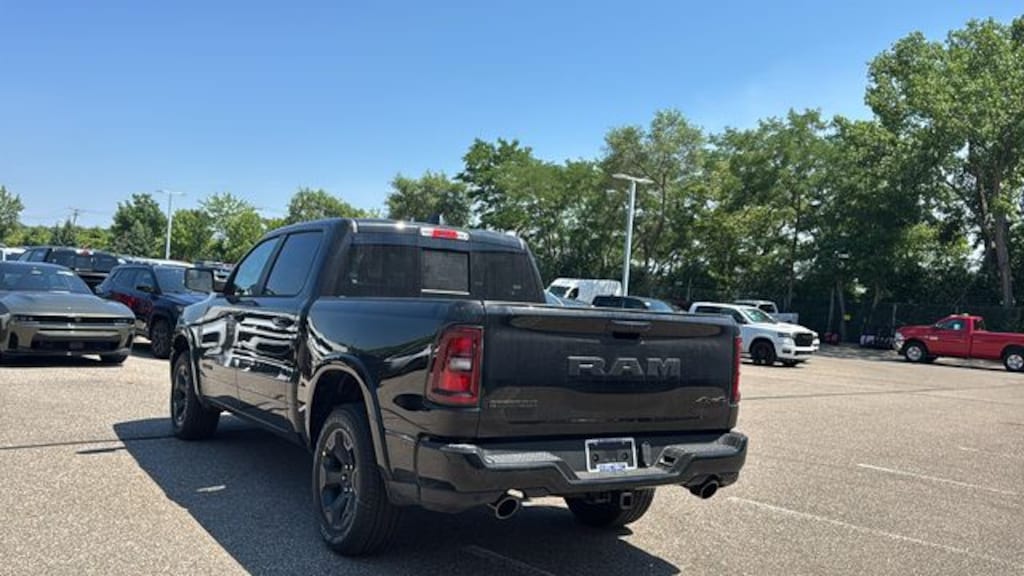 New 2026 Ram 1500 BIG HORN CREW CAB 4X4 5'7 BOX Pickup