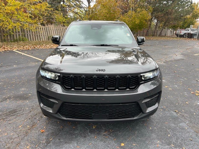 2024 Jeep Grand Cherokee Altitude photo 3