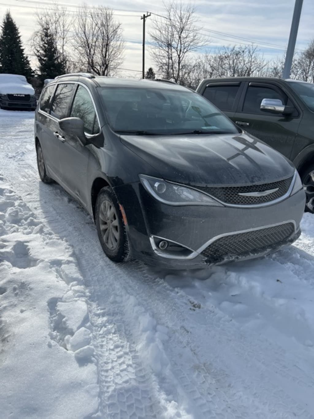 Used 2019 Chrysler Pacifica Touring L Minivan/Van
