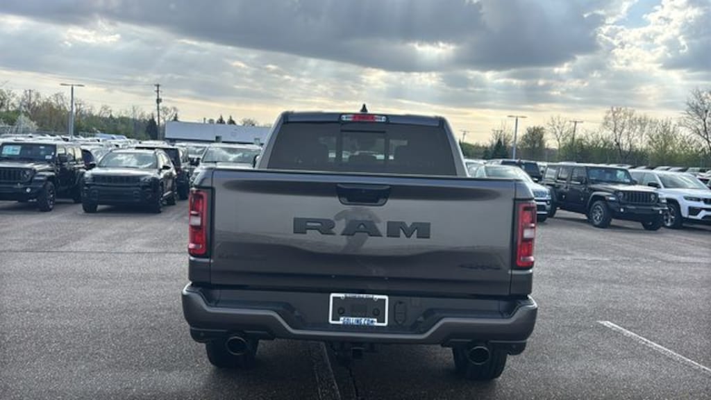 New 2026 Ram 1500 LARAMIE CREW CAB 4X4 5'7 BOX Pickup
