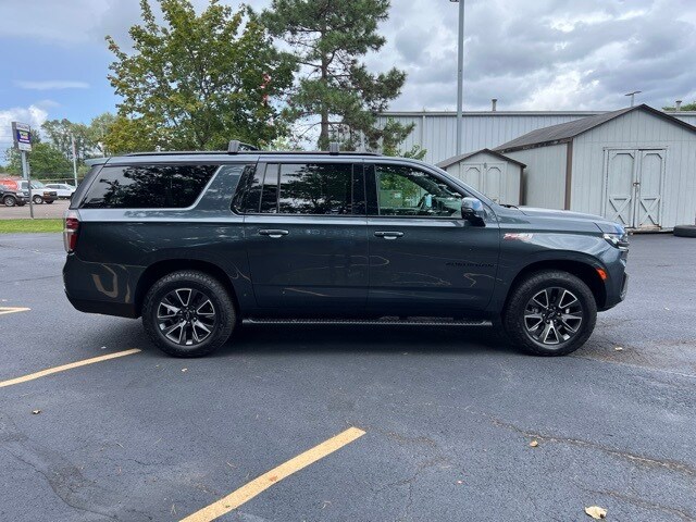 2021 Chevrolet Suburban Z71 photo 3