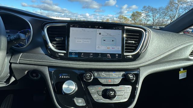 2026 Chrysler Pacifica Select - Photo 19