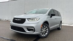 2026 Chrysler Pacifica Select Passenger Van