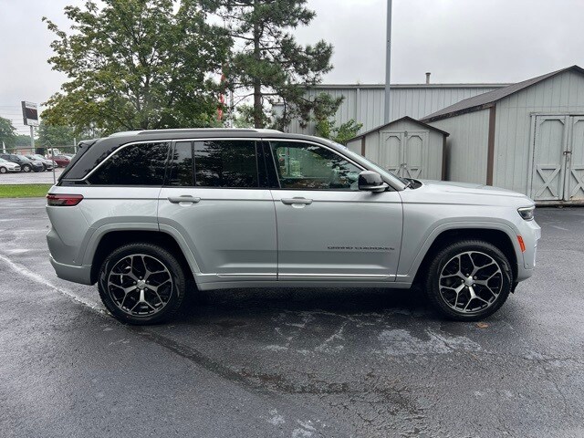 2022 Jeep Grand Cherokee Summit Reserve photo 2