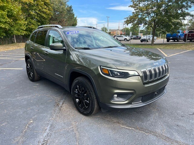 2021 Jeep Cherokee Latitude Lux photo 2