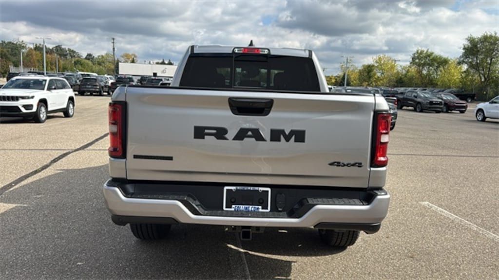 New 2025 Ram 1500 BIG HORN CREW CAB 4X4 5'7 BOX Pickup