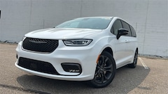 2026 Chrysler Pacifica Select Passenger Van