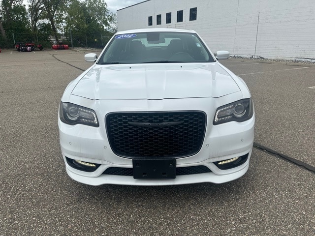 Used 2022 Chrysler 300 Touring L with VIN 2C3CCASG9NH187198 for sale in Bloomfield, MI