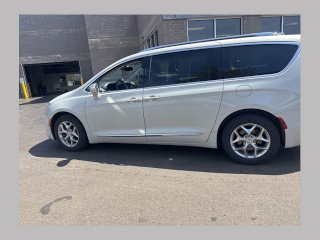 Certified 2019 Chrysler Pacifica Limited Minivan/Van