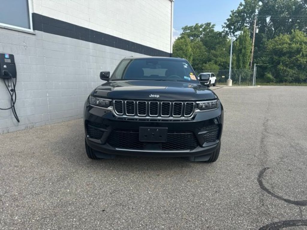 Certified 2025 Jeep Grand Cherokee Laredo SUV