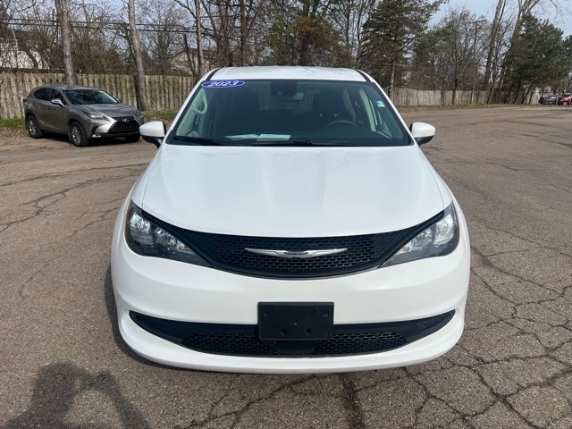 Used 2023 Chrysler Grand Caravan SXT with VIN 2C4RC1ZGXPR566039 for sale in Bloomfield, MI