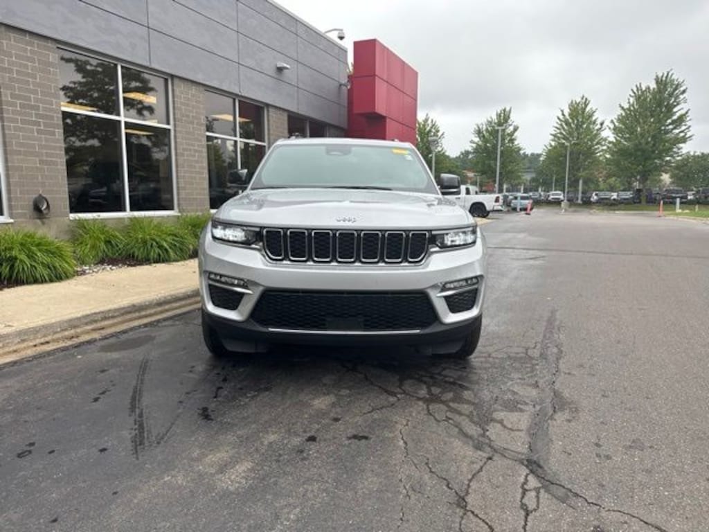 Used 2024 Jeep Grand Cherokee Limited SUV