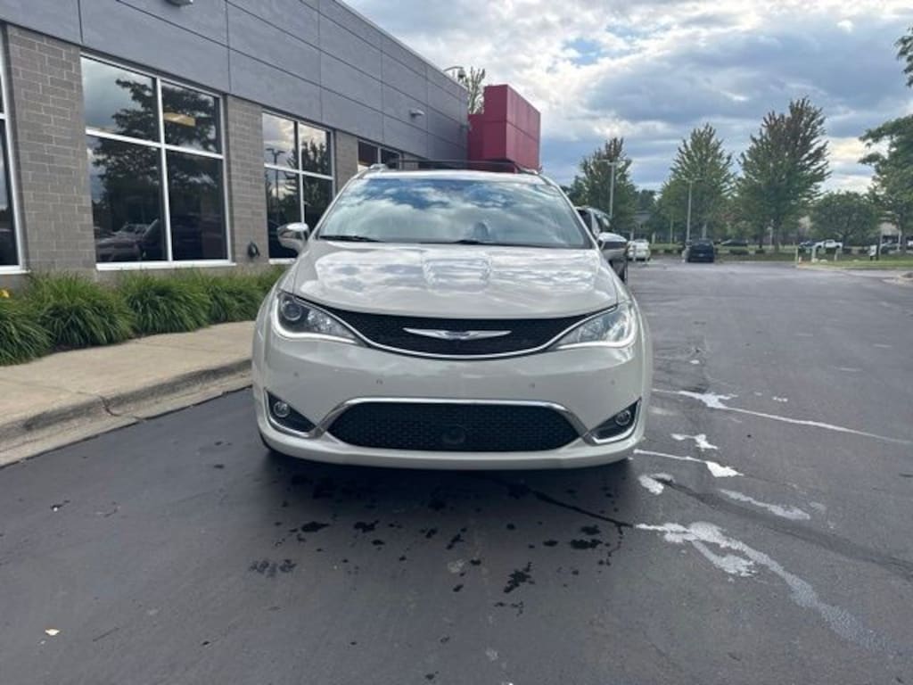 Used 2020 Chrysler Pacifica Limited Minivan/Van