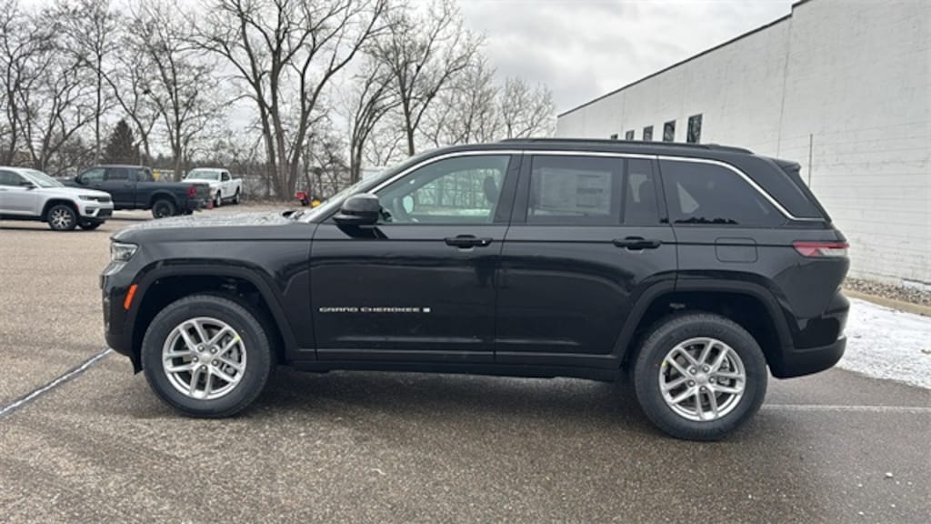 New 2025 Jeep Grand Cherokee Laredo Sport Utility