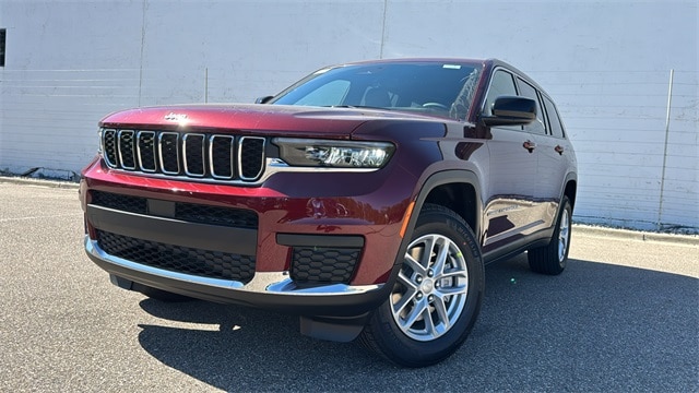 2025 Jeep Grand Cherokee L Laredo's photo