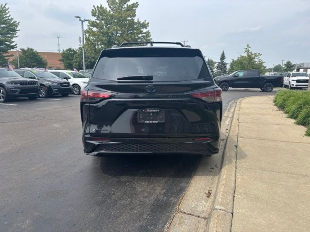 Used 2025 Toyota Sienna XSE Minivan/Van