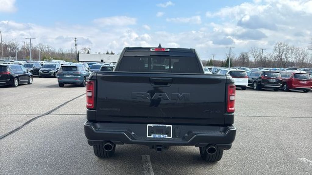 New 2026 Ram 1500 LARAMIE CREW CAB 4X4 5'7 BOX Pickup