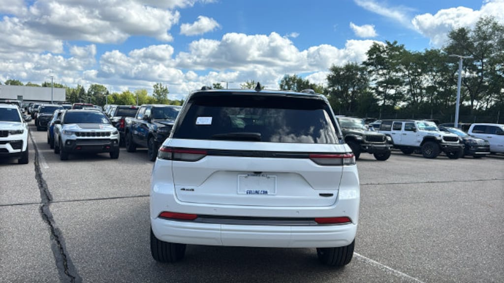 New 2027 Jeep Grand Cherokee 2 Row SUMMIT 4X4 Sport Utility