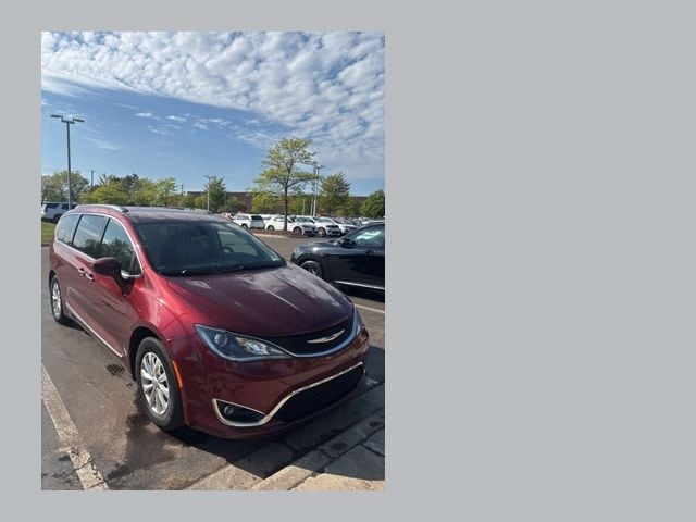 2018 Chrysler Pacifica Touring L Plus's photo