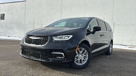 2026 Chrysler Pacifica SELECT Passenger Van