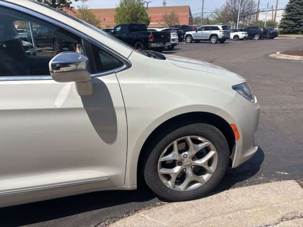 Certified 2019 Chrysler Pacifica Limited Minivan/Van