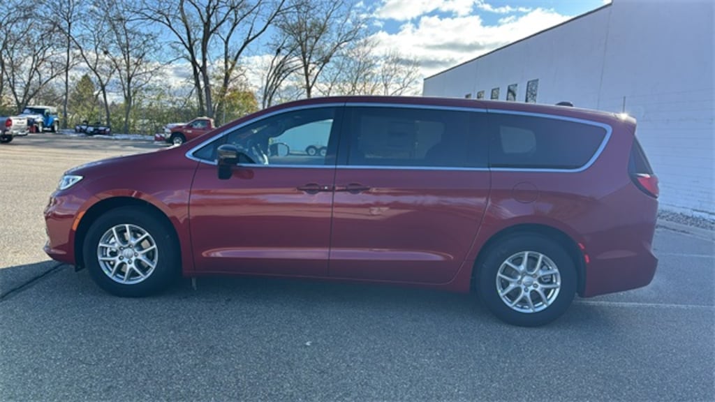 New 2026 Chrysler Pacifica Select Passenger Van