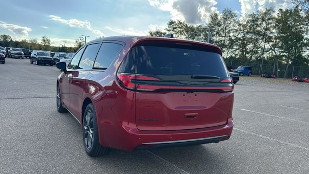 New 2026 Chrysler Pacifica SELECT Passenger Van
