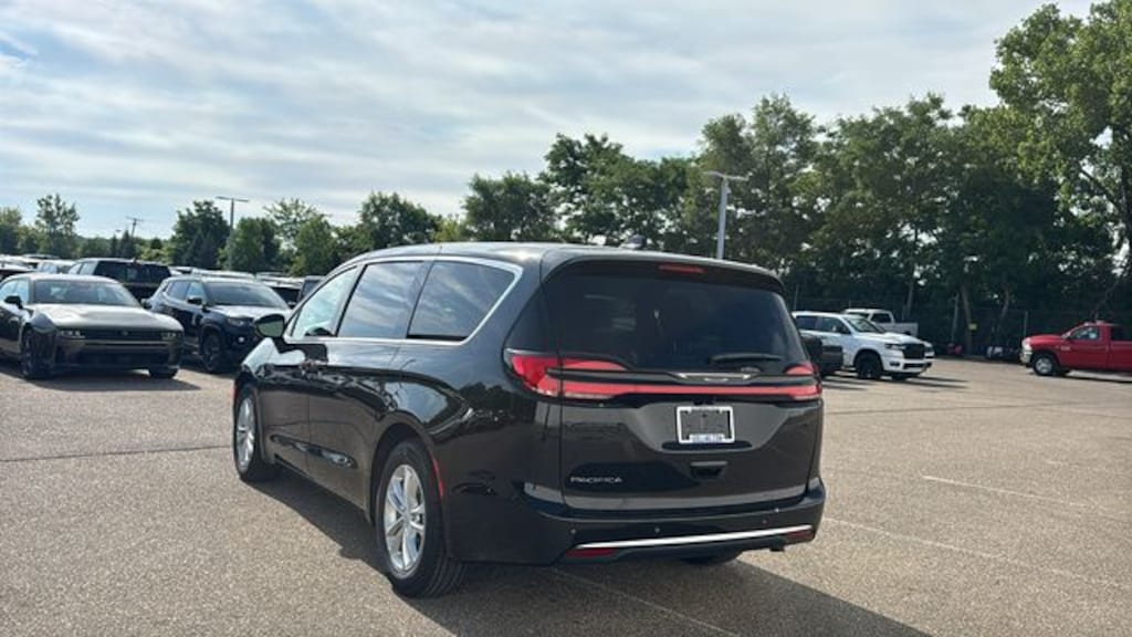 New 2027 Chrysler Pacifica SELECT Passenger Van