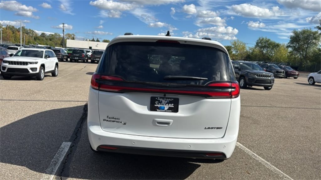 New 2026 Chrysler Pacifica Limited Passenger Van