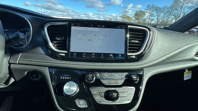 2026 Chrysler Pacifica Select - Photo 24
