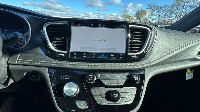 2026 Chrysler Pacifica Select - Photo 22