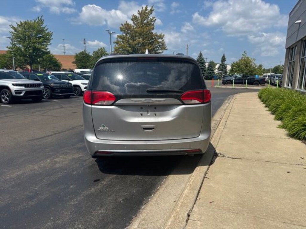 Used 2018 Chrysler Pacifica Touring L Plus Minivan/Van