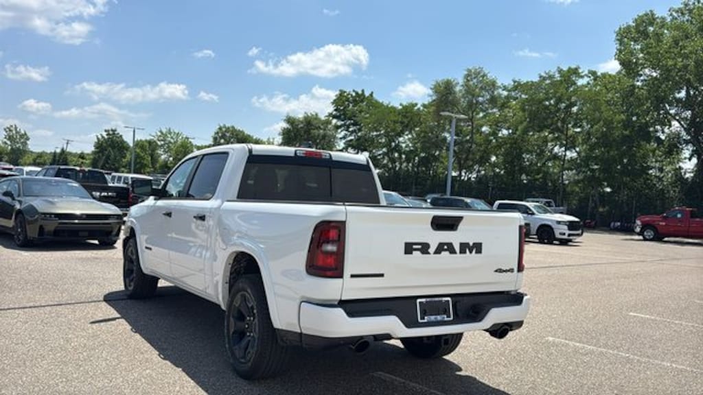 New 2026 Ram 1500 BIG HORN CREW CAB 4X4 5'7 BOX Pickup