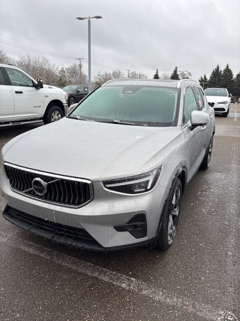2025 Volvo XC40 Plus's photo