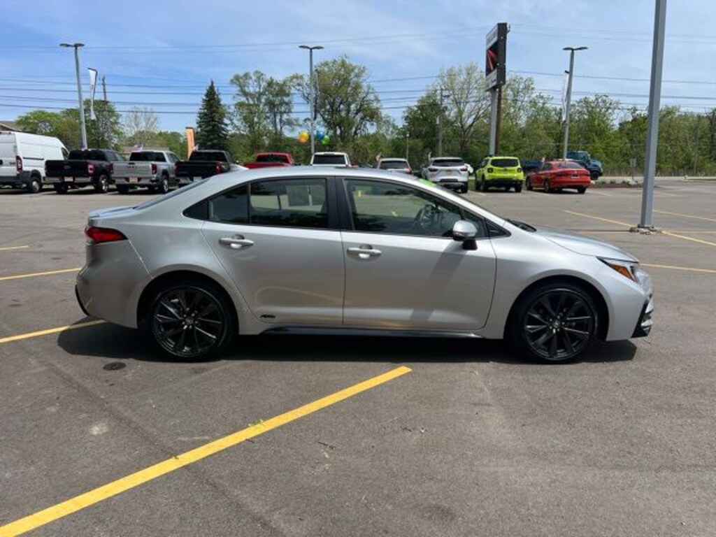 Used 2025 Toyota Corolla Hybrid SE Sedan