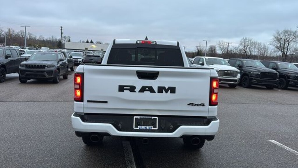 New 2026 Ram 1500 BIG HORN CREW CAB 4X4 5'7 BOX Pickup