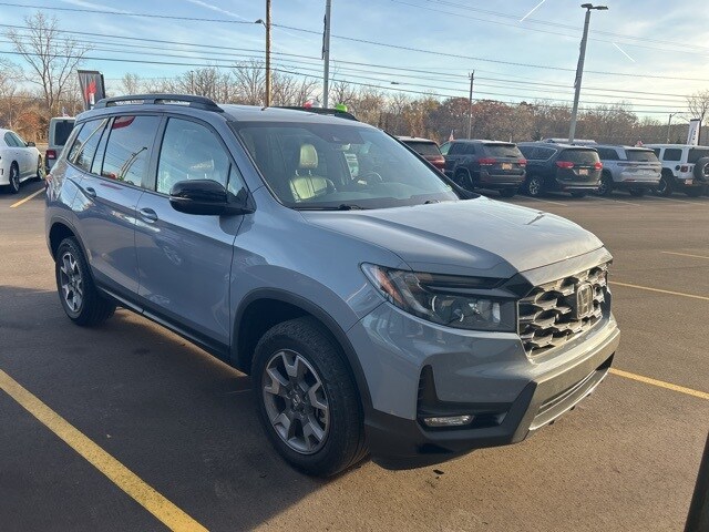 2022 Honda Passport TrailSport photo 2