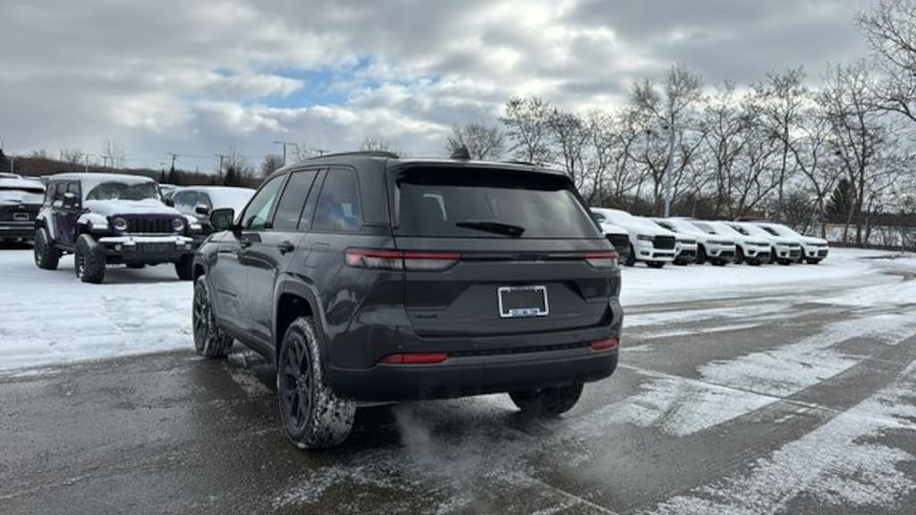 New 2026 Jeep Grand Cherokee LAREDO ALTITUDE 4X4 Sport Utility