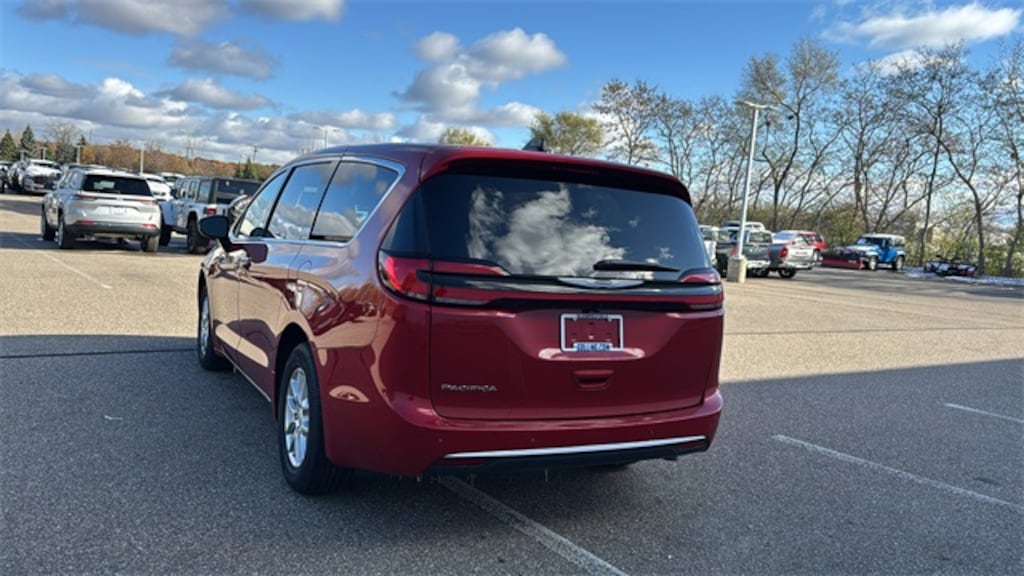 New 2026 Chrysler Pacifica Select Passenger Van