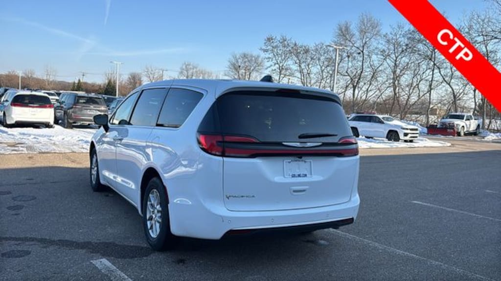Used 2026 Chrysler Pacifica Select Minivan/Van