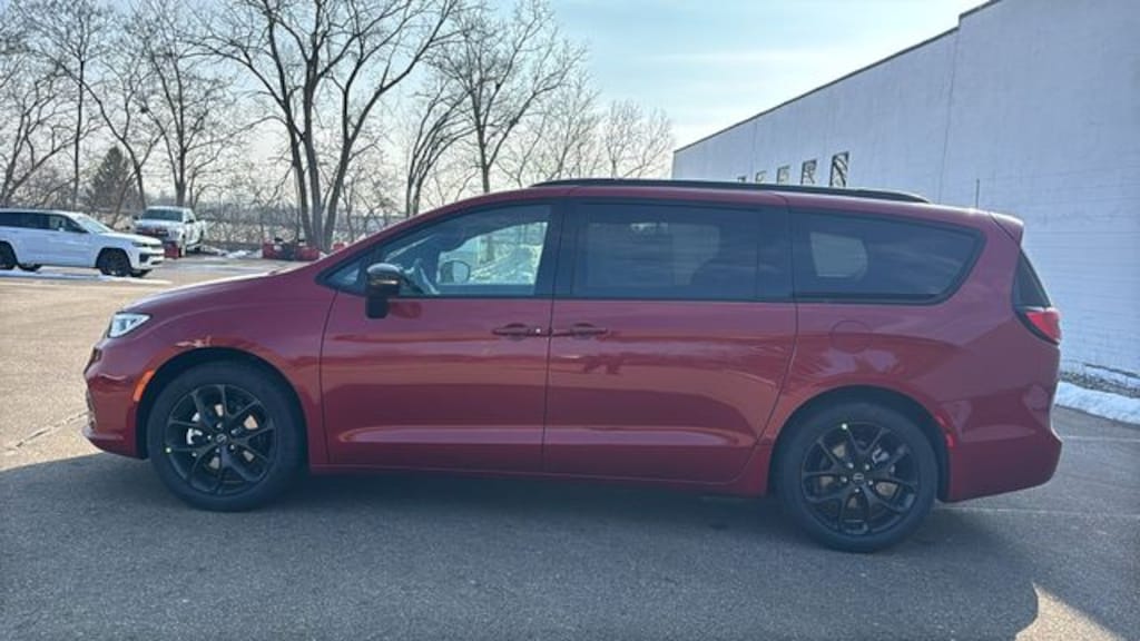 New 2026 Chrysler Pacifica SELECT Passenger Van