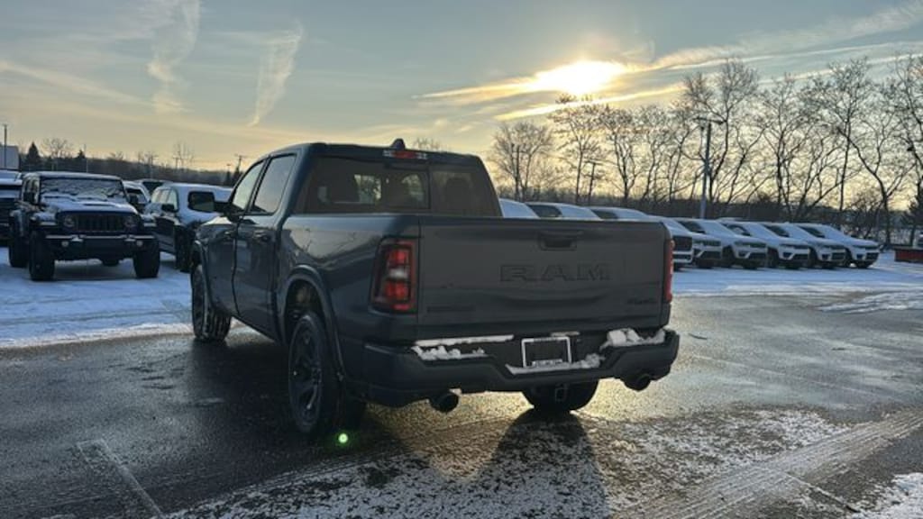 New 2026 Ram 1500 BIG HORN CREW CAB 4X4 5'7 BOX Pickup
