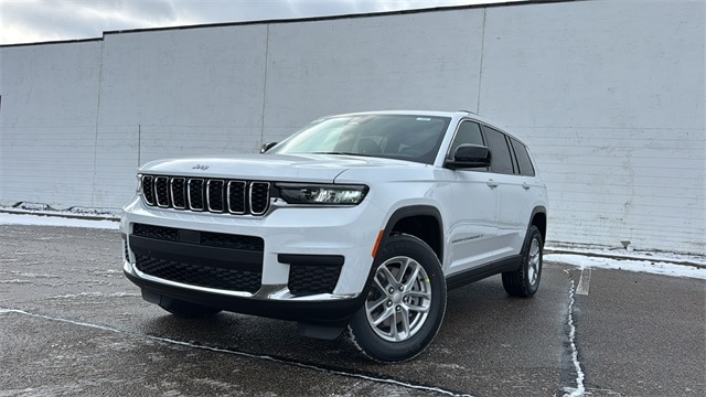2025 Jeep Grand Cherokee L Laredo's photo