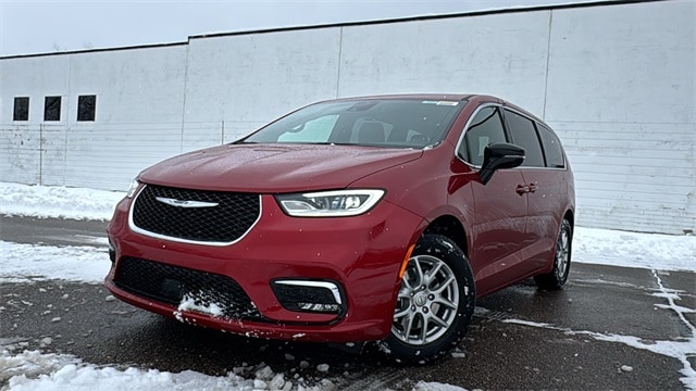 2026 Chrysler Pacifica Select's photo